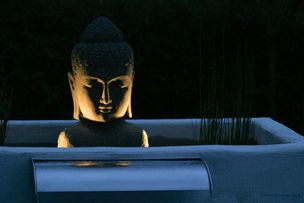 Buddhabrunnen im Garten